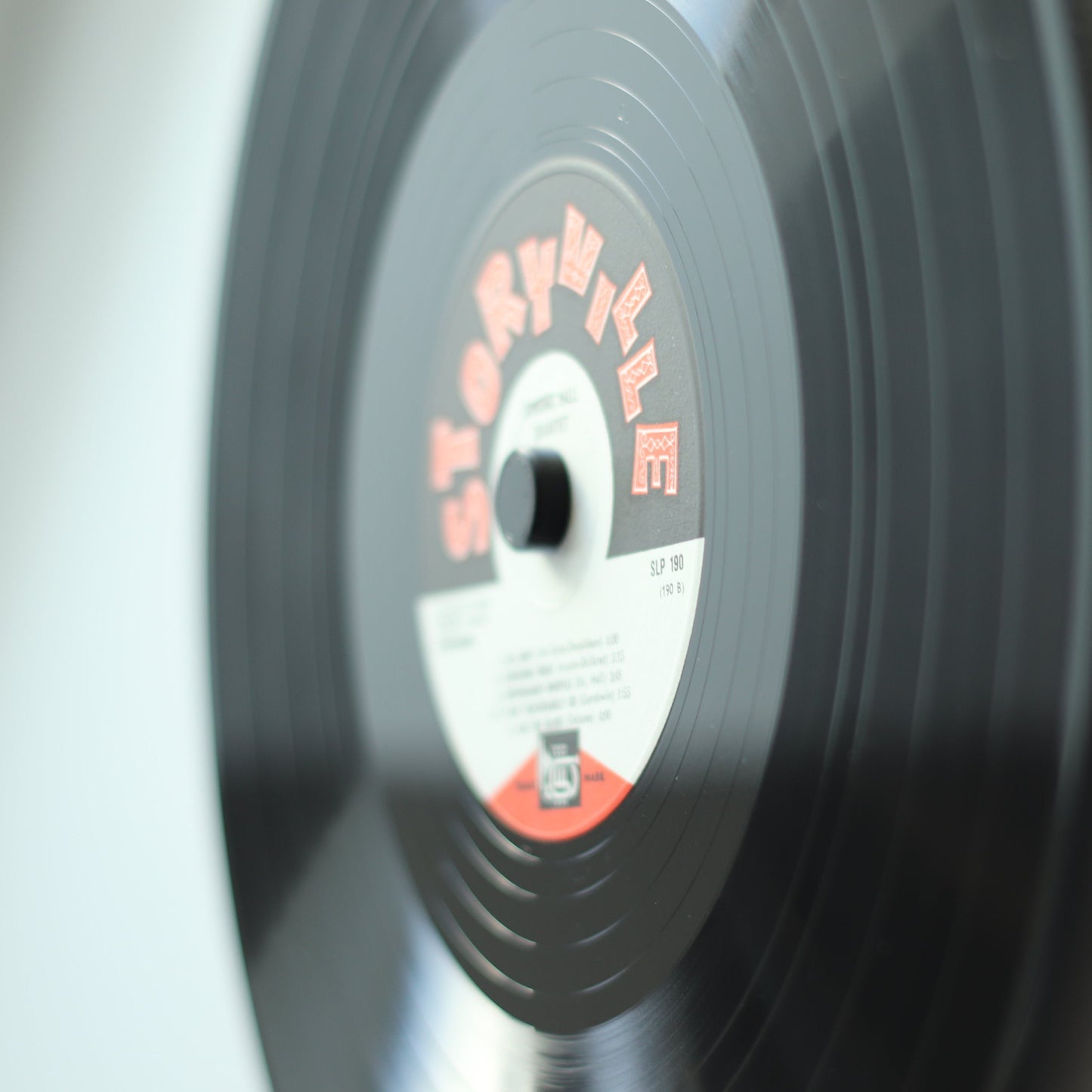 Vinylhängaren - Självhäftande och Skruvbar (Ny version 2025) - Wall Art Records